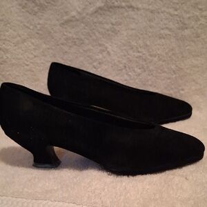 Women's Black Suede Low Heel Dress Pumps